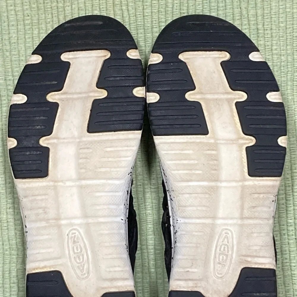 KEEN Youth Uneek Paracord String Black/White Athletic Running Shoes SZ US 4Y W6